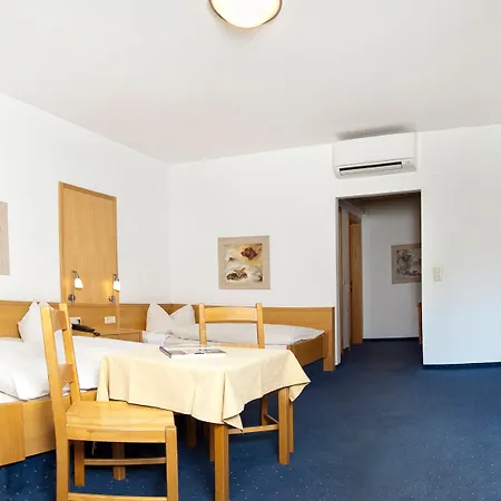 Hotel Boutiquehotel Weisses Roessl 2*