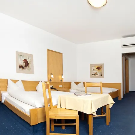 Boutiquehotel Weisses Roessl Hotell 2*