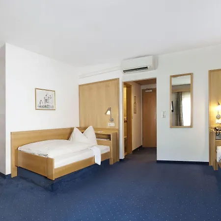 Hotell Boutiquehotel Weisses Roessl