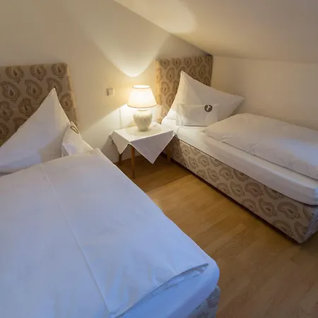 Boutiquehotel Weisses Roessl Hotell 2*