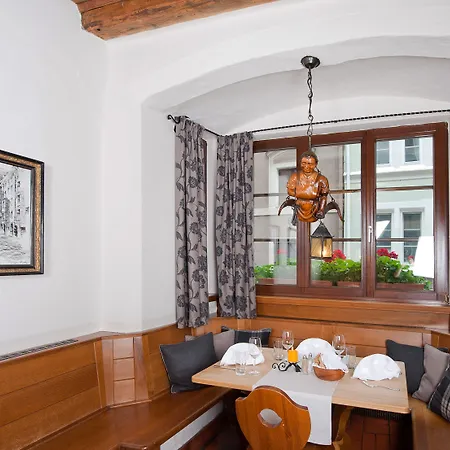 فندق Boutiquehotel Weisses Roessl إنسبروك