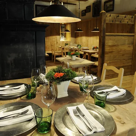 فندق Boutiquehotel Weisses Roessl 2*