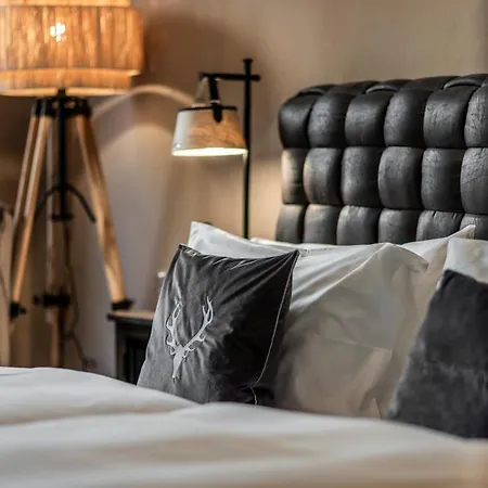 Boutiquehotel Weisses Roessl 2* Инсбрук