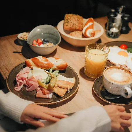 Отель Boutiquehotel Weisses Roessl Инсбрук