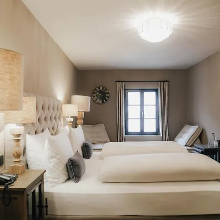 Hotel Boutiquehotel Weisses Roessl 2*