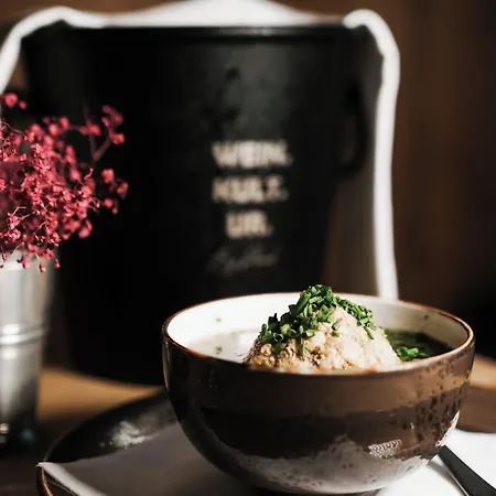 Boutiquehotel Weisses Roessl 2* Инсбрук