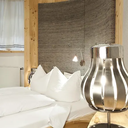 Hotel Boutiquehotel Weisses Roessl 2*